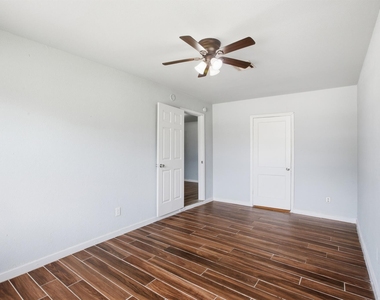 5326 Doulton Drive - Photo Thumbnail 10