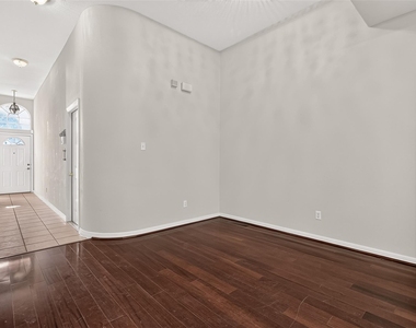 8503 Raybluff Lane - Photo Thumbnail 9