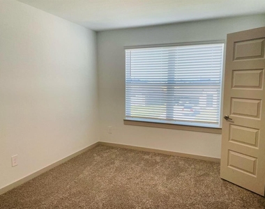 28935 Yukon River Court - Photo Thumbnail 8