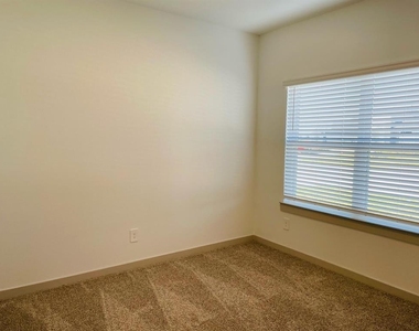 28935 Yukon River Court - Photo Thumbnail 11