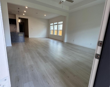 7129 Carriage Light Drive - Photo Thumbnail 31