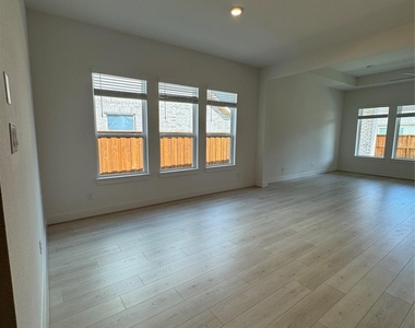 7129 Carriage Light Drive - Photo Thumbnail 17