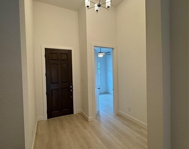 7129 Carriage Light Drive - Photo Thumbnail 4