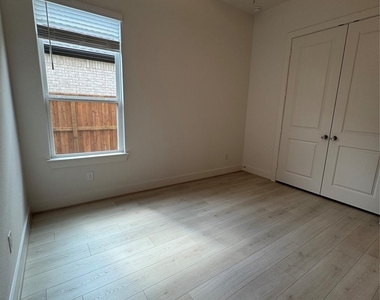 7129 Carriage Light Drive - Photo Thumbnail 13