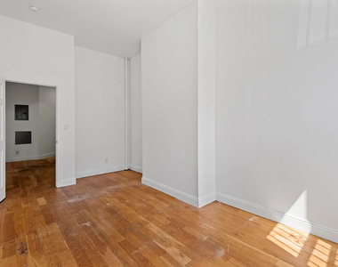 291 Wyckoff Avenue - Photo Thumbnail 7