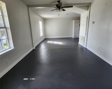 4710 Pelican Street - Photo Thumbnail 1