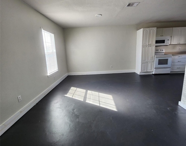4710 Pelican Street - Photo Thumbnail 2