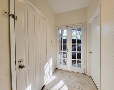 10811 Richmond Avenue - Photo Thumbnail 2