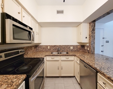 10811 Richmond Avenue - Photo Thumbnail 6