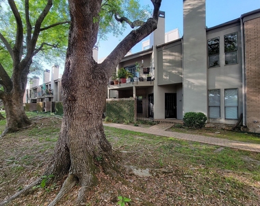 10811 Richmond Avenue - Photo Thumbnail 1