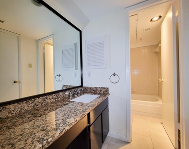 10811 Richmond Avenue - Photo Thumbnail 15