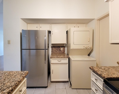 10811 Richmond Avenue - Photo Thumbnail 5