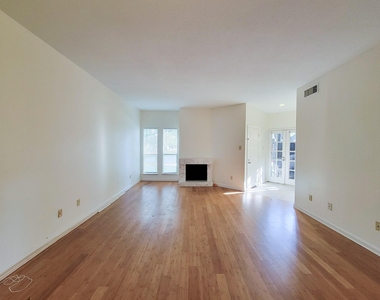 10811 Richmond Avenue - Photo Thumbnail 9