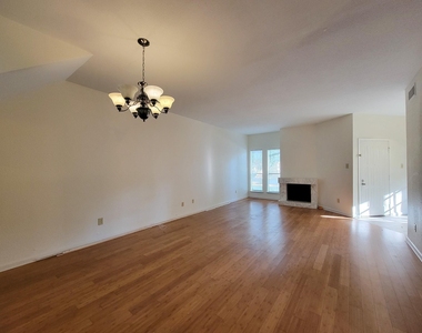 10811 Richmond Avenue - Photo Thumbnail 8
