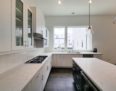 9 N St Charles Street - Photo Thumbnail 16