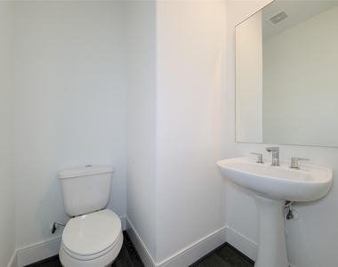 9 N St Charles Street - Photo Thumbnail 20