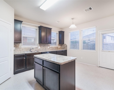 1315 Squire Drive - Photo Thumbnail 5