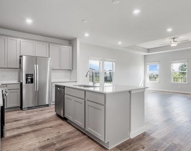27327 Blue Pool Drive - Photo Thumbnail 10