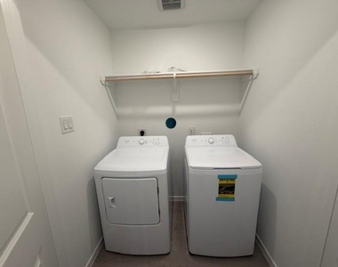 3020 Huntersville Drive - Photo Thumbnail 16