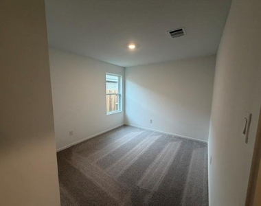 3020 Huntersville Drive - Photo Thumbnail 15