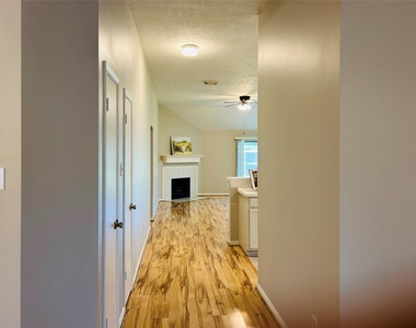 1404 Helmsley Drive - Photo Thumbnail 9