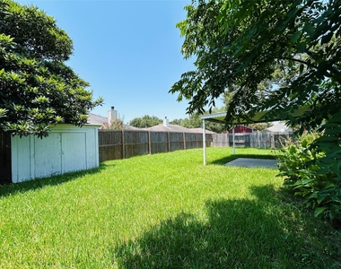 1404 Helmsley Drive - Photo Thumbnail 34