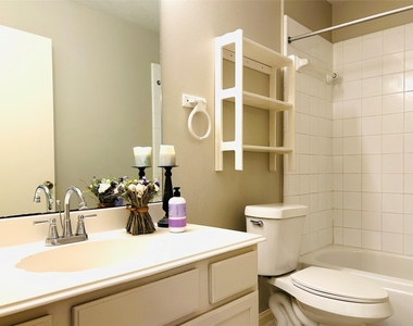 1404 Helmsley Drive - Photo Thumbnail 25