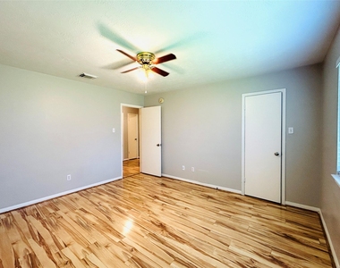 1404 Helmsley Drive - Photo Thumbnail 28