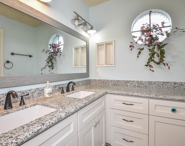 800 Country Place Drive - Photo Thumbnail 16