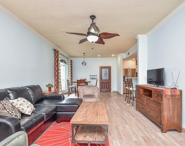 800 Country Place Drive - Photo Thumbnail 3