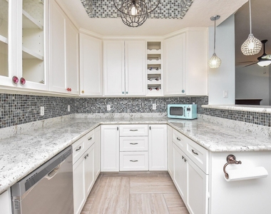 800 Country Place Drive - Photo Thumbnail 8
