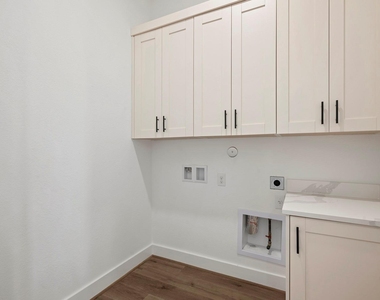 1808 Drover Lane - Photo Thumbnail 12