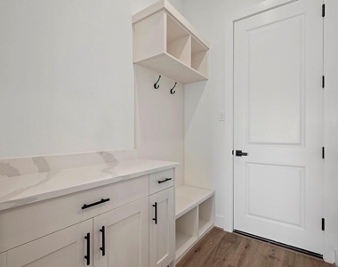 1808 Drover Lane - Photo Thumbnail 13