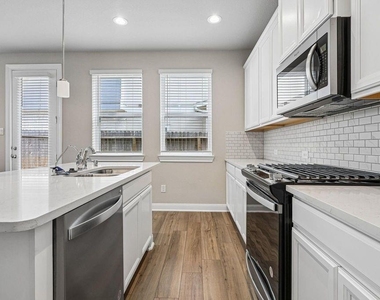 9808 Falling Fern Lane - Photo Thumbnail 5