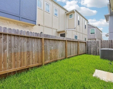 9808 Falling Fern Lane - Photo Thumbnail 16