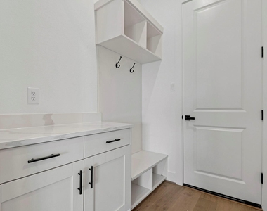 1911 Drover Lane - Photo Thumbnail 9
