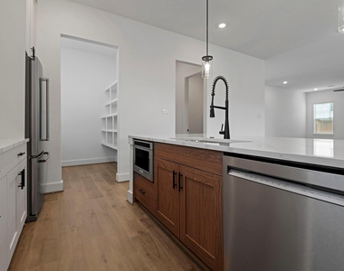 1911 Drover Lane - Photo Thumbnail 6