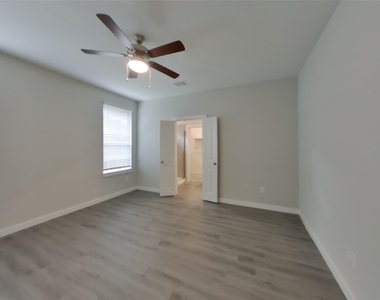 2334 Bailey Fields Lane - Photo Thumbnail 7