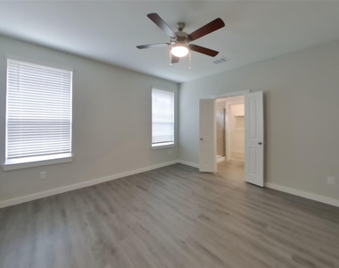2334 Bailey Fields Lane - Photo Thumbnail 6
