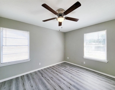 7426 Bigwood Street - Photo Thumbnail 15