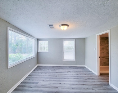 7426 Bigwood Street - Photo Thumbnail 8