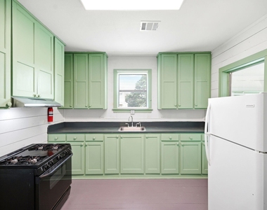 313 S Blackwell Street - Photo Thumbnail 16