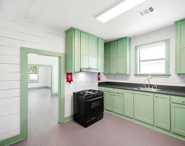 313 S Blackwell Street - Photo Thumbnail 18