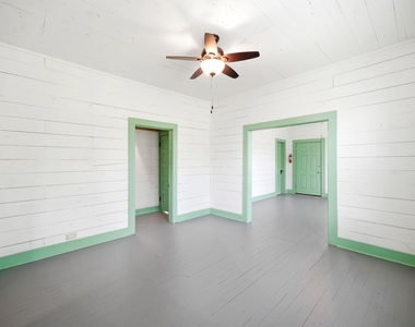 313 S Blackwell Street - Photo Thumbnail 6