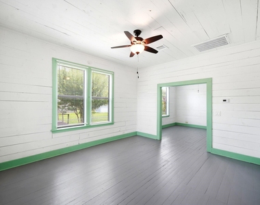 313 S Blackwell Street - Photo Thumbnail 11