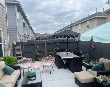 6026 Yorkglen Manor Lane - Photo Thumbnail 17