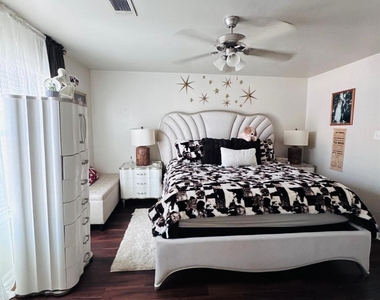 6026 Yorkglen Manor Lane - Photo Thumbnail 10
