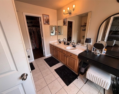6026 Yorkglen Manor Lane - Photo Thumbnail 13