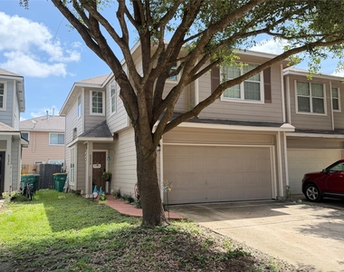 6026 Yorkglen Manor Lane - Photo Thumbnail 1