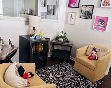 6026 Yorkglen Manor Lane - Photo Thumbnail 9
